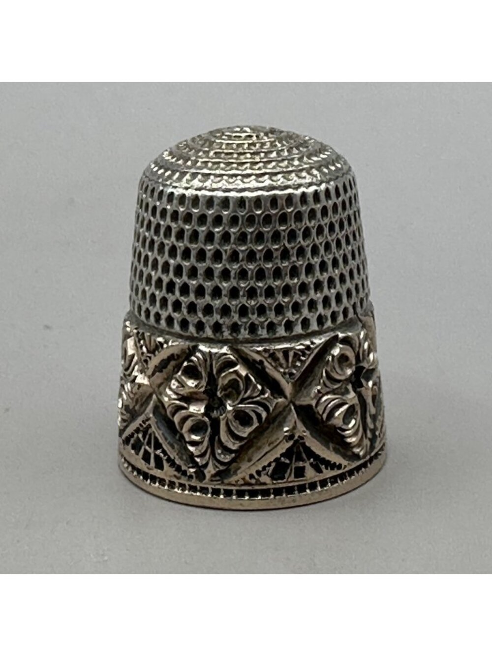Yellow Gold Ornate Band Thimble NO Monogram Sterling Silver Excellent Size 7